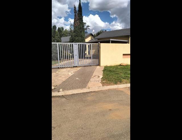 3 BEDROOM HOUSE FOR SALE IN LEONDALE